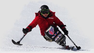 Anna Turney sit skiing