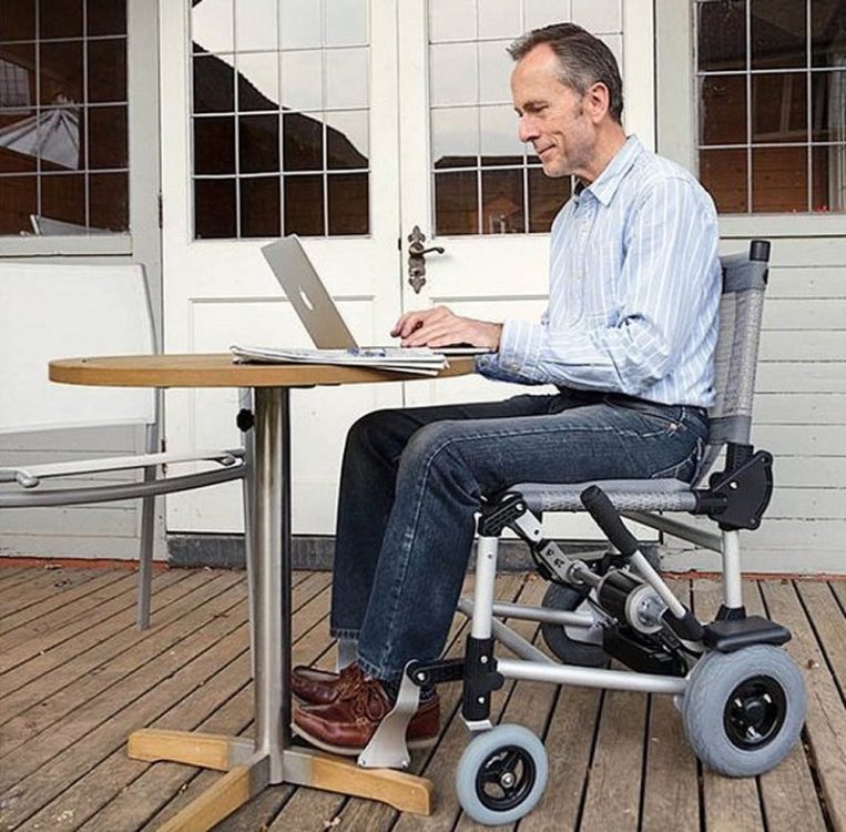 Zinger powered wheelchair