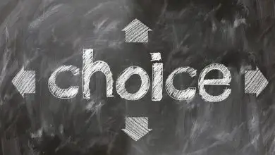 Word choice with four arrows written on a blackboard