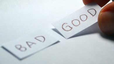 Words good and bad written on white scraps of paper