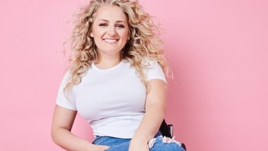 Ali Stoker in her wheelchair with a white t-shirt