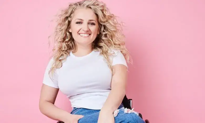 https://disabilityhorizons.com/2020/04/ali-stroker-we-speak-to-the-tony-award-winning-disabled-actress-and-singer/