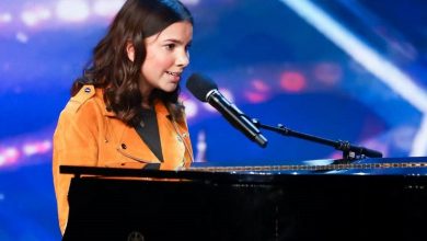 Sirine Jahangir playing music and singing on the Britain's Got Talent stage