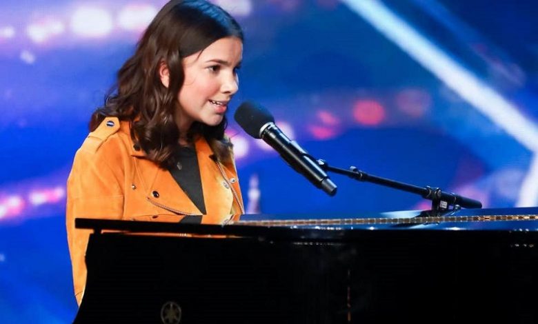 Sirine Jahangir playing music and singing on the Britain's Got Talent stage