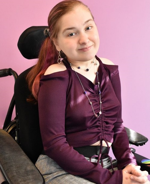 Jessica Hendriks sat in her wheelchair in a purple top