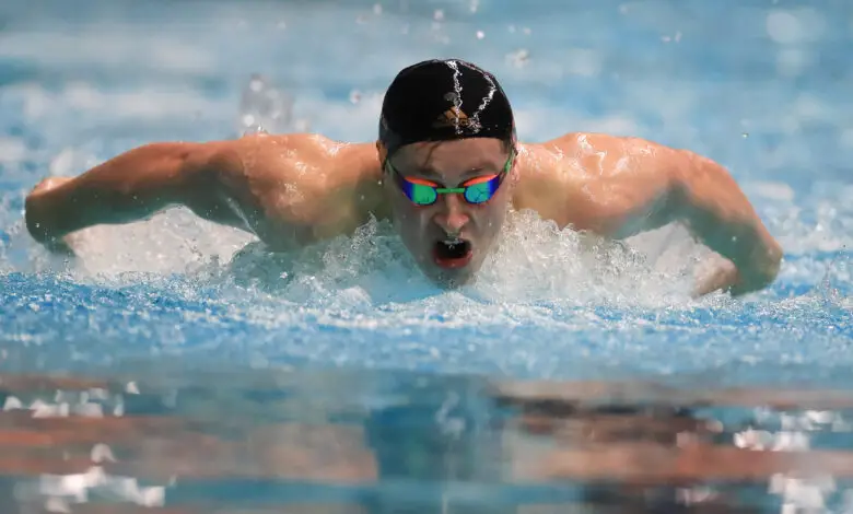 Stephen-Clegg-swimming-in-his-lane-facing-the-camera