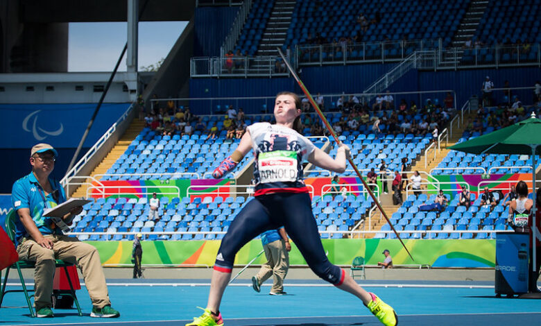 Hollie Arnold about to trow javelin