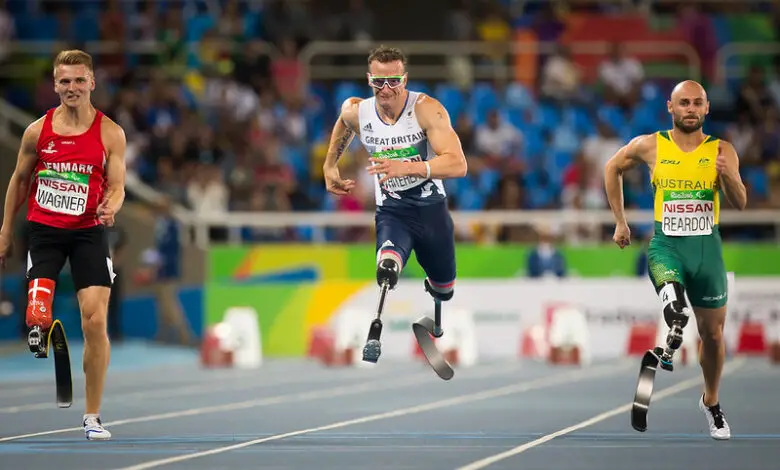 Richard Whitehead racing on the track - ParalympicsGB