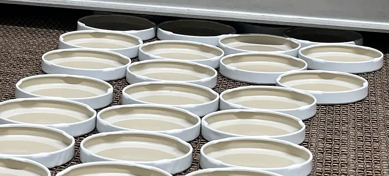 Accessible EEASY lids on a production line