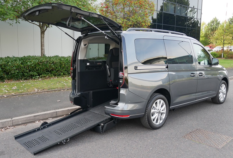 Sirus VW Caddy Maxi Life 5 drive-from-wheelchair vehicle