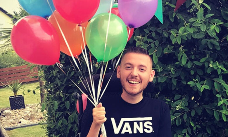 Ross Lannon holding balloons